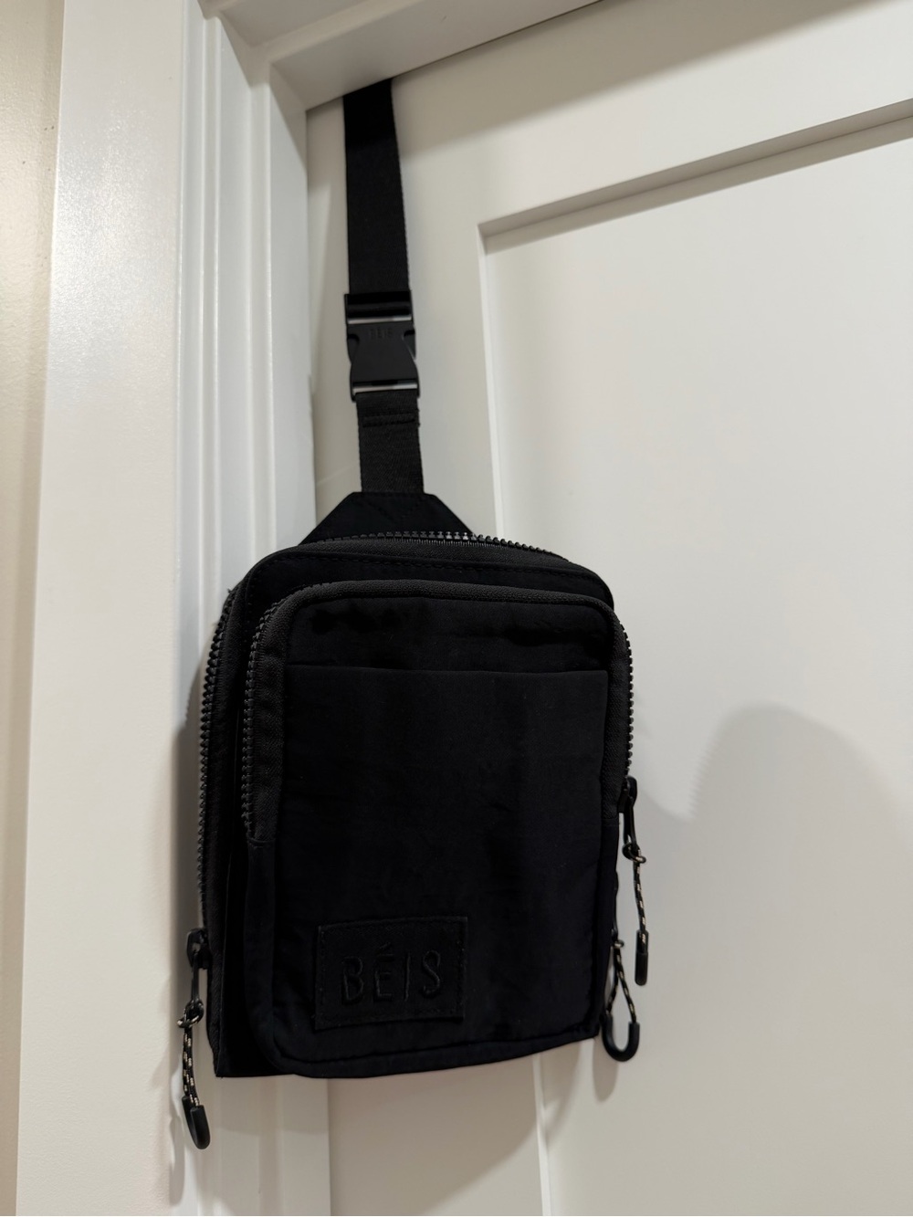 BEIS Black Minimalist Sling Pack for Men or Women - Picture 6 of 7